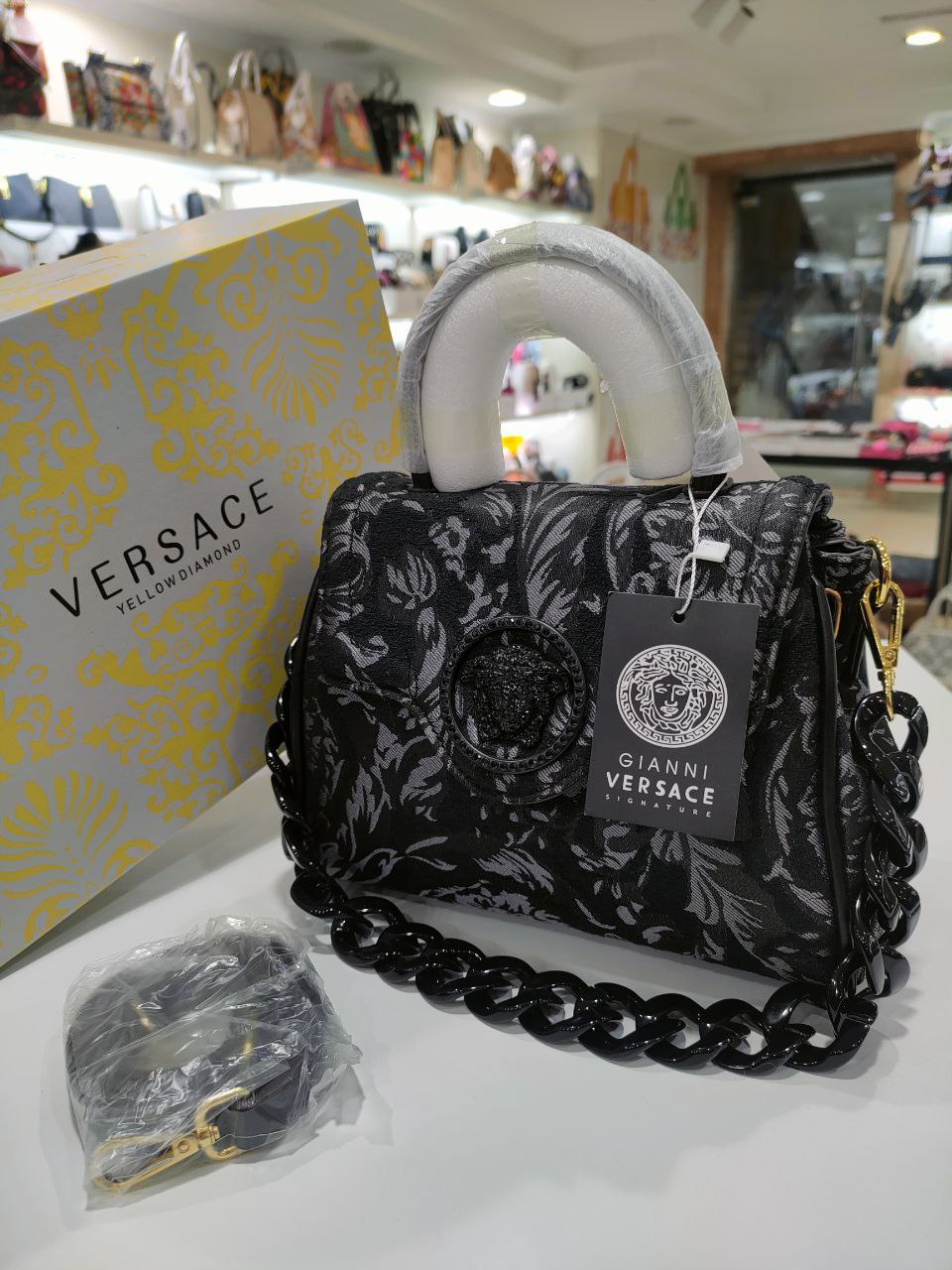 /public/uploads/photos/shares/Suzy bags/IMG_2646.jpeg